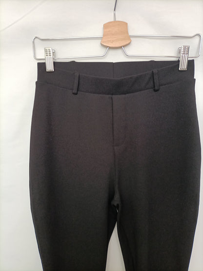 STRADIVARIUS. Pantalón negro campana T.l