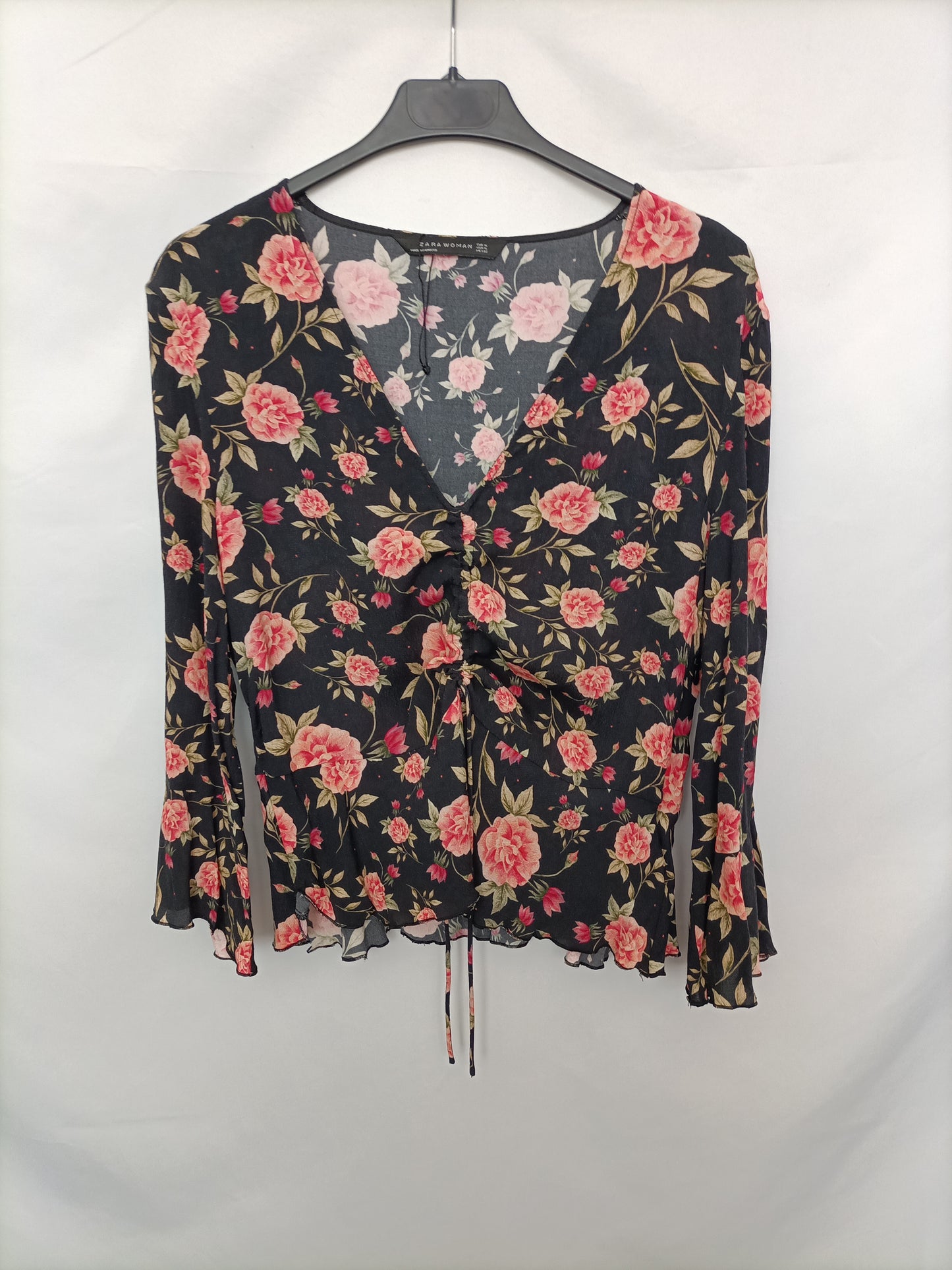 ZARA. Top negro flores T.xl
