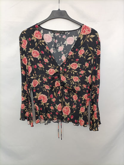 ZARA. Top negro flores T.xl