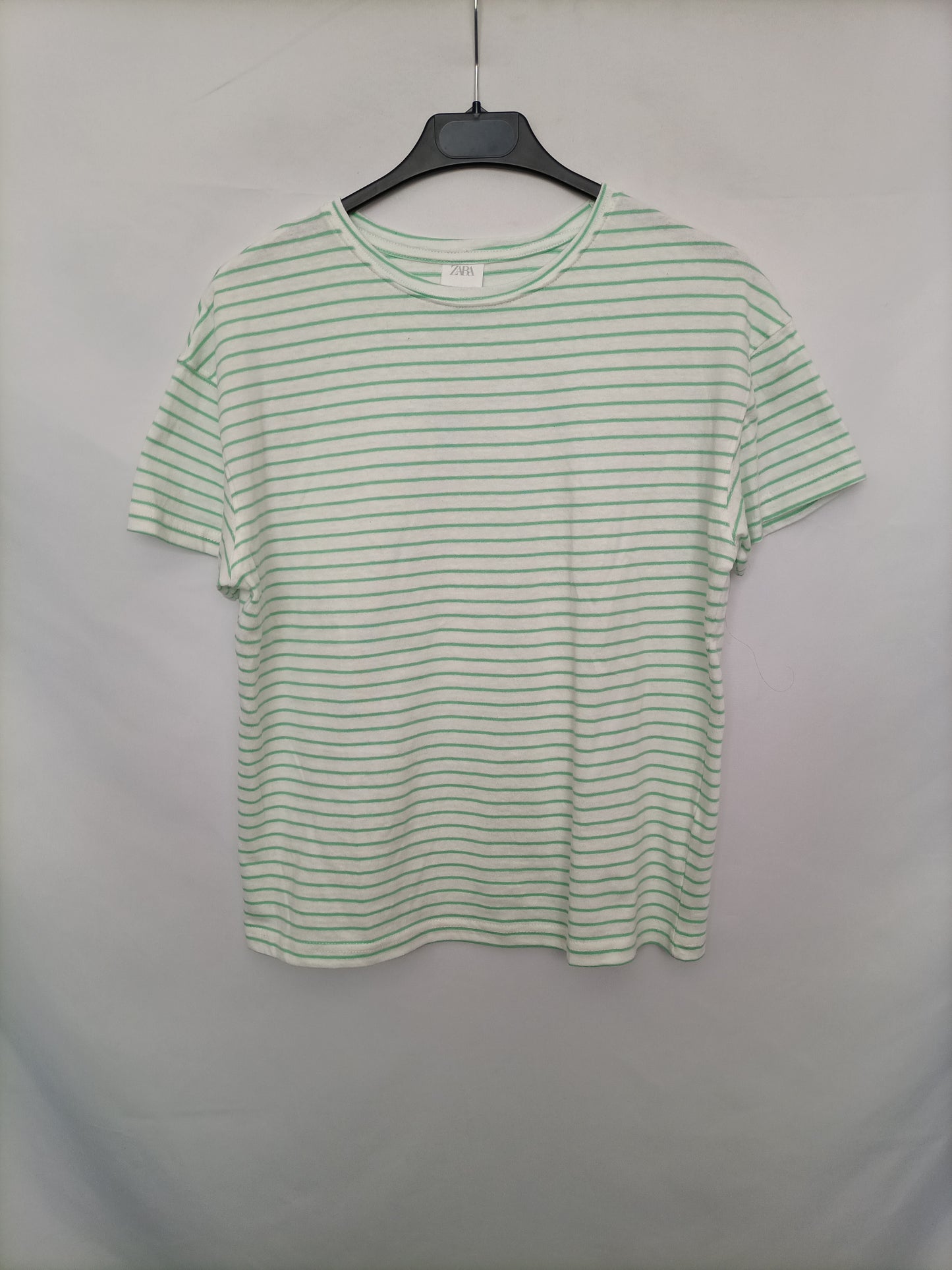 ZARA. Camiseta rayas verdes T.13/14
