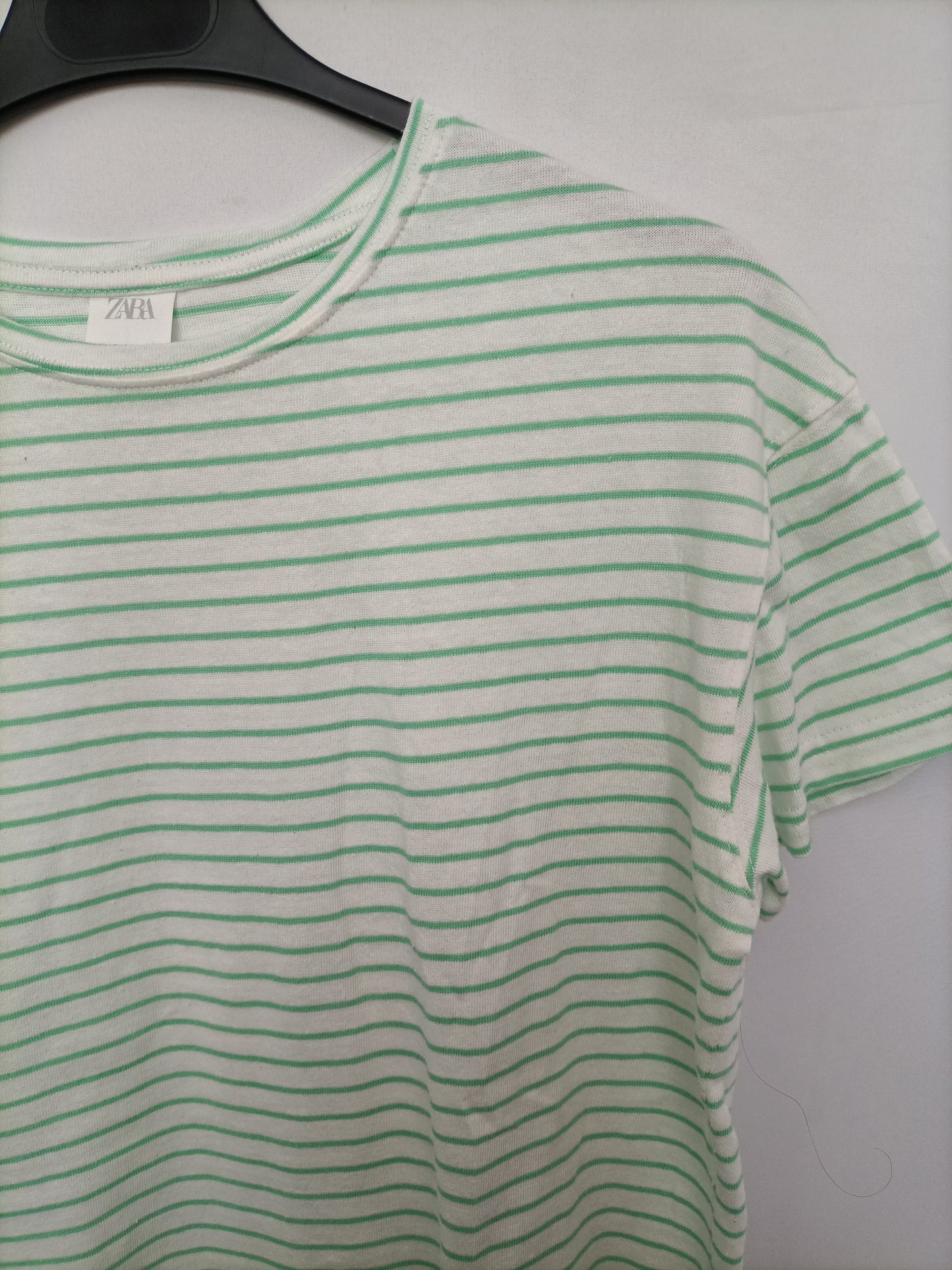 ZARA. Camiseta rayas verdes T.13/14