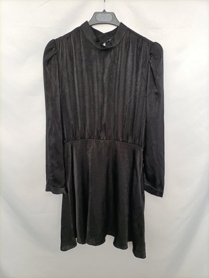 ZARA. Vestido corto negro  T.l
