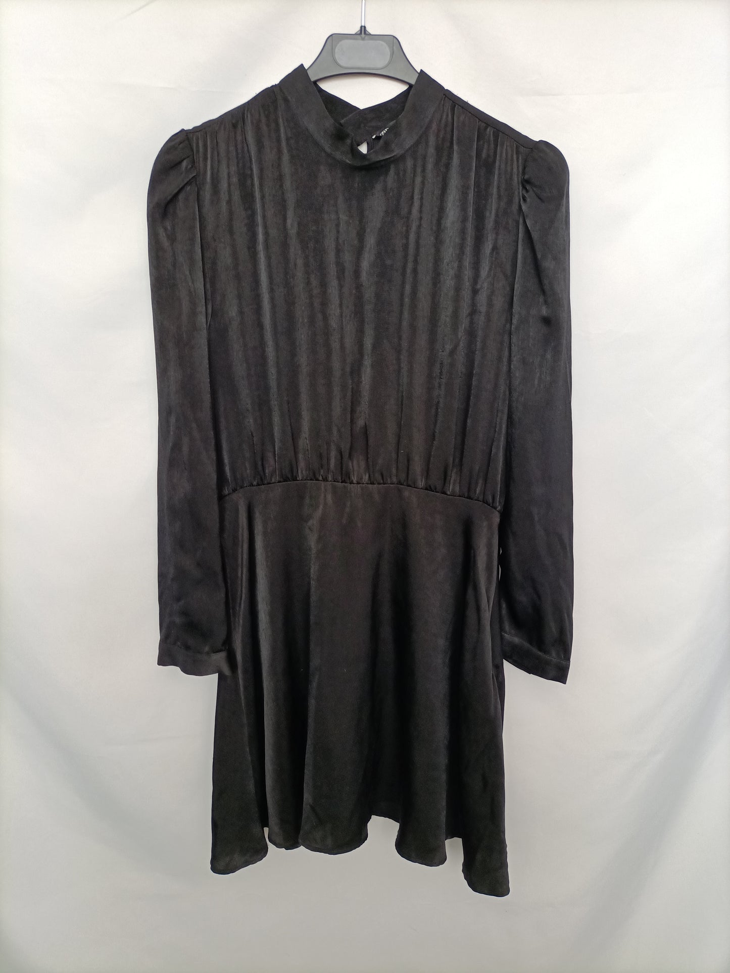 ZARA. Vestido corto negro  T.l