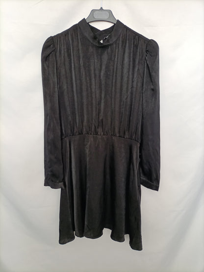 ZARA. Vestido corto negro  T.l