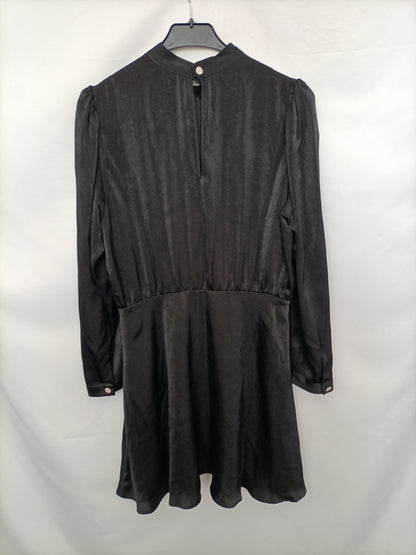 ZARA. Vestido corto negro  T.l