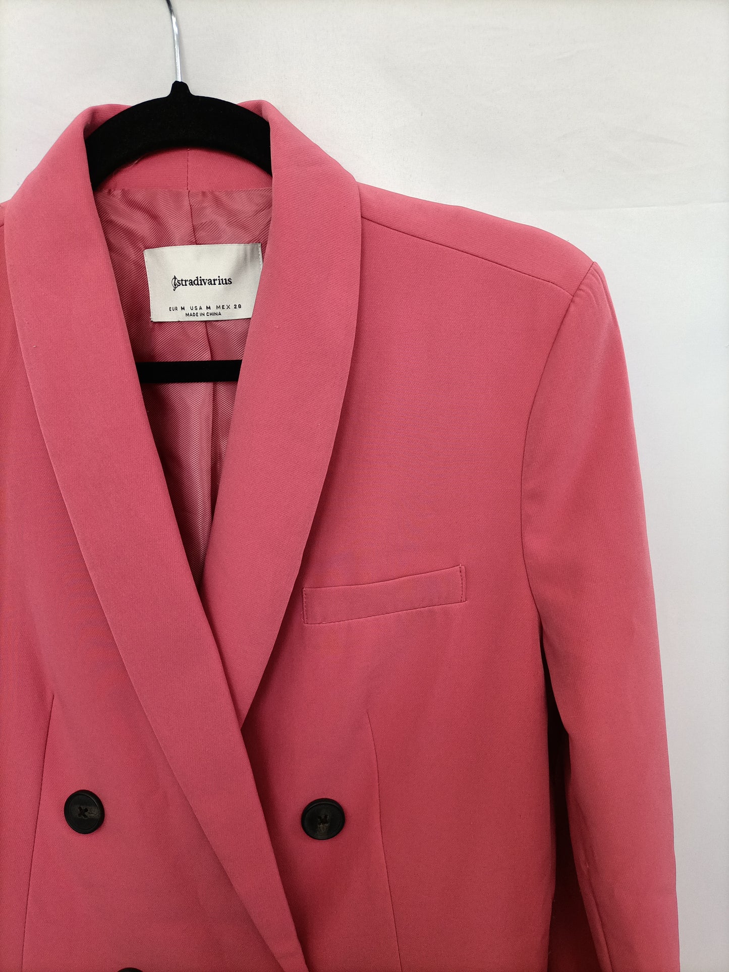 STRADIVARIUS. Blazer larga rosa T.m