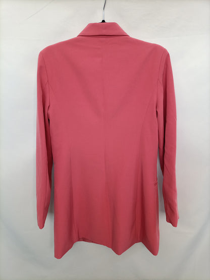 STRADIVARIUS. Blazer larga rosa T.m