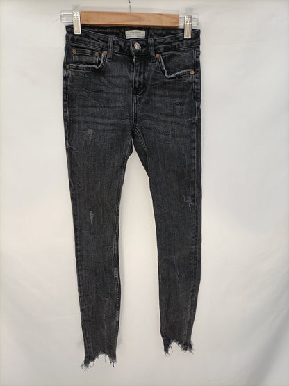 ZARA. Distressed black trousers size 34