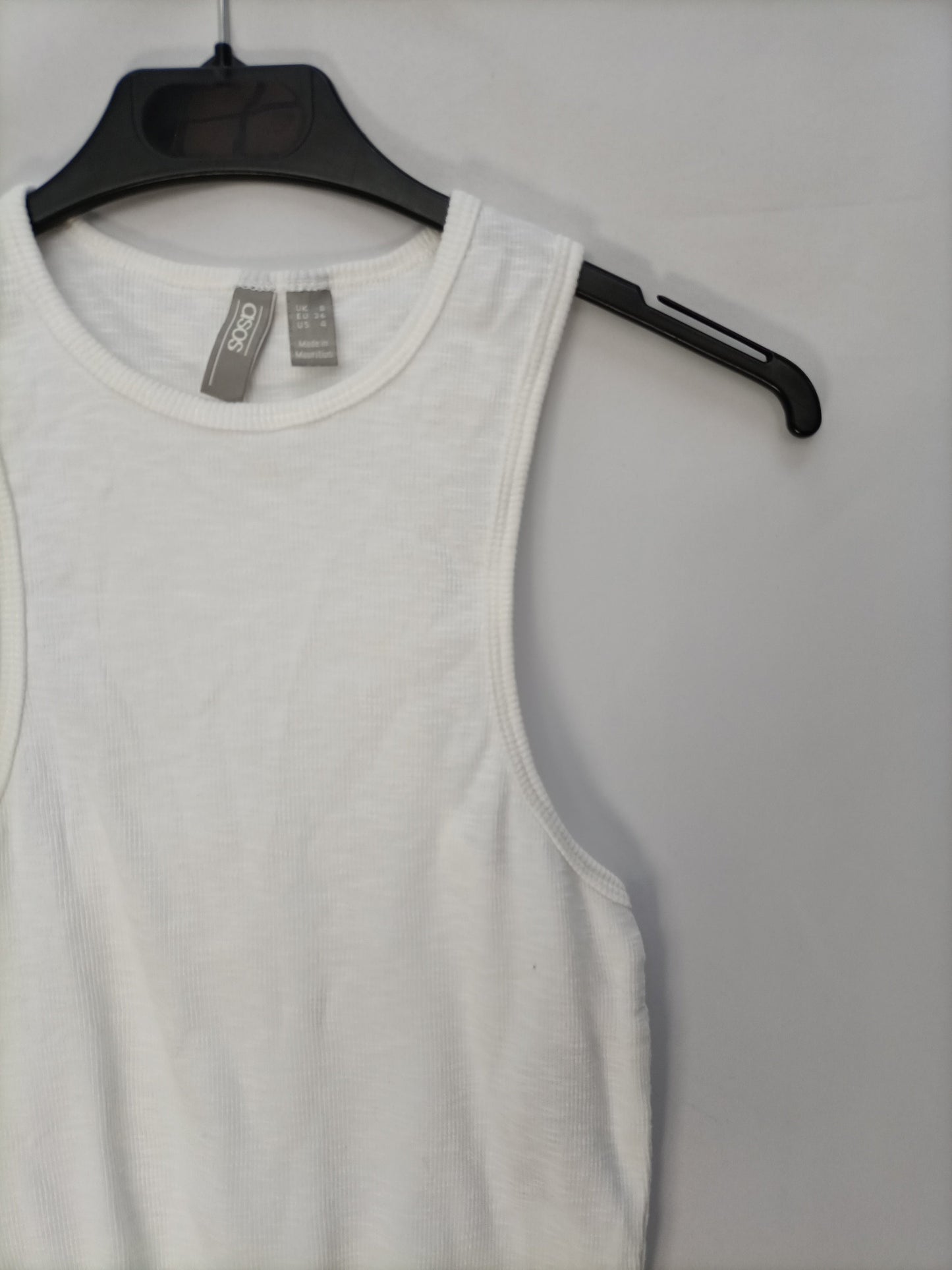 ASOS. Top blanco halter T.36