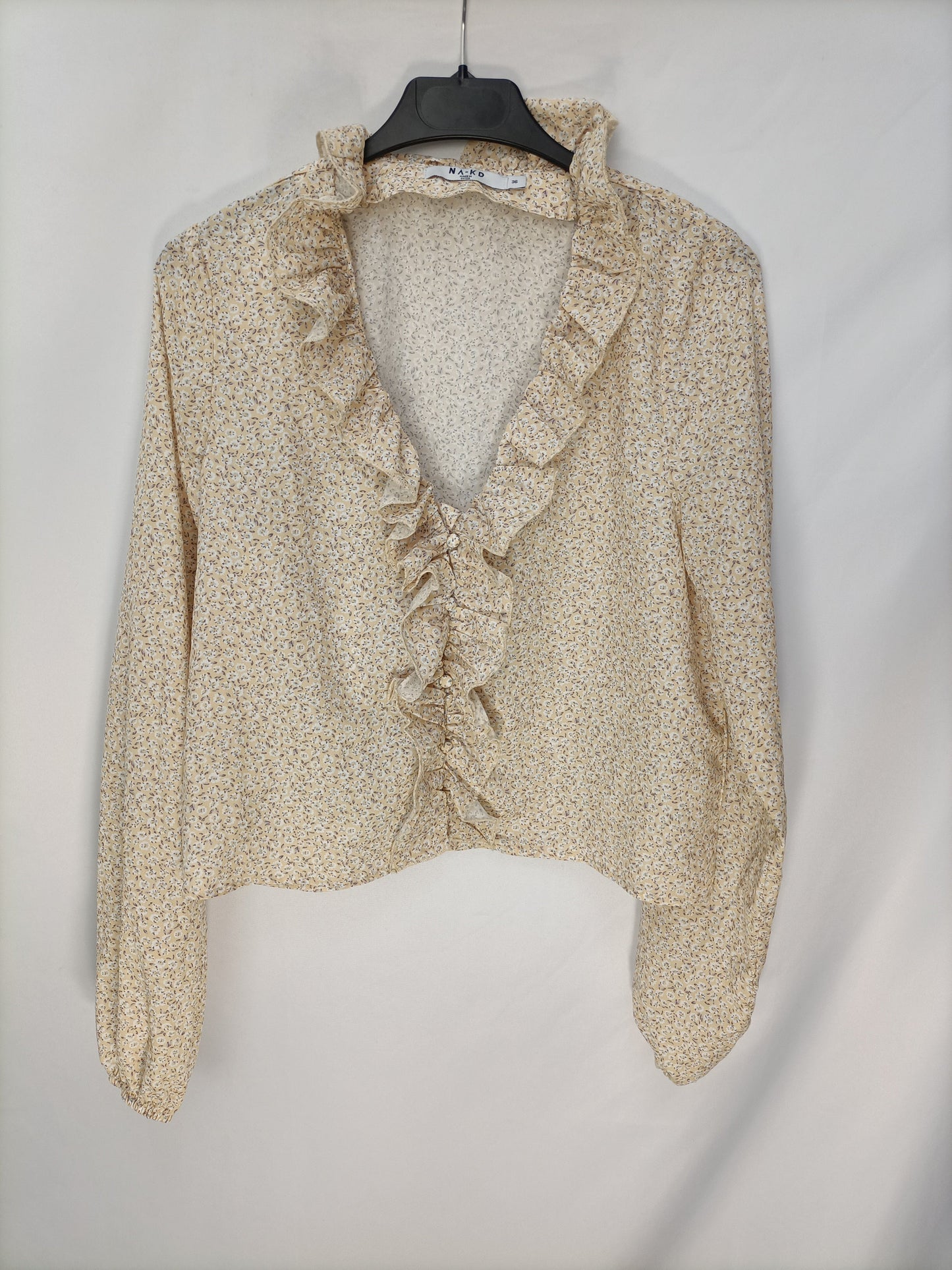 NA-KD. Blusa amarilla florecitas T.36