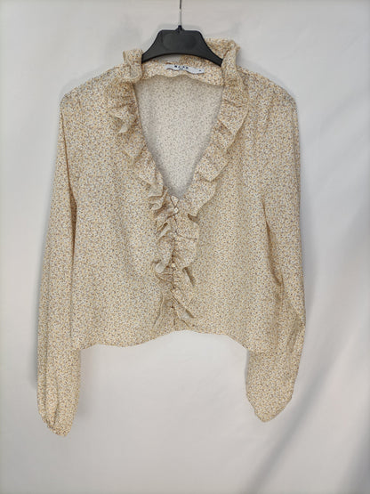 NA-KD. Blusa amarilla florecitas T.36