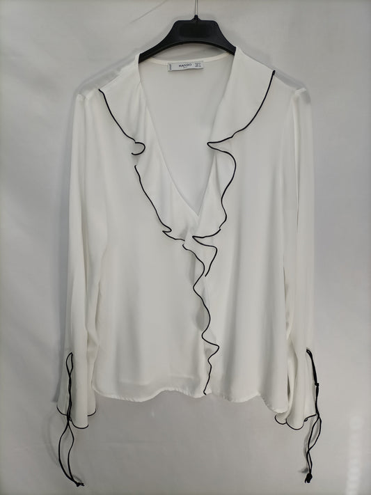 MANGO. Blusa blanca volante T.s