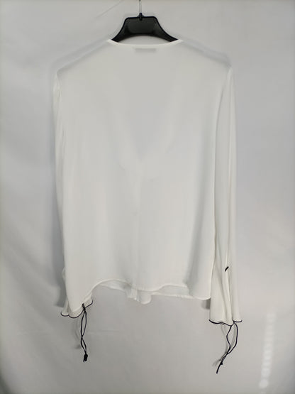 MANGO. Blusa blanca volante T.s