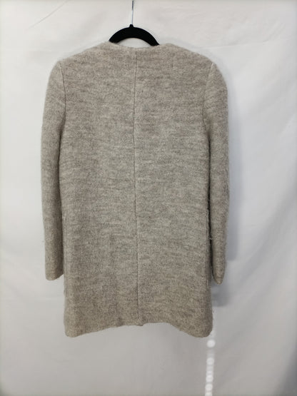 ZARA. Abrido beige paño T.s