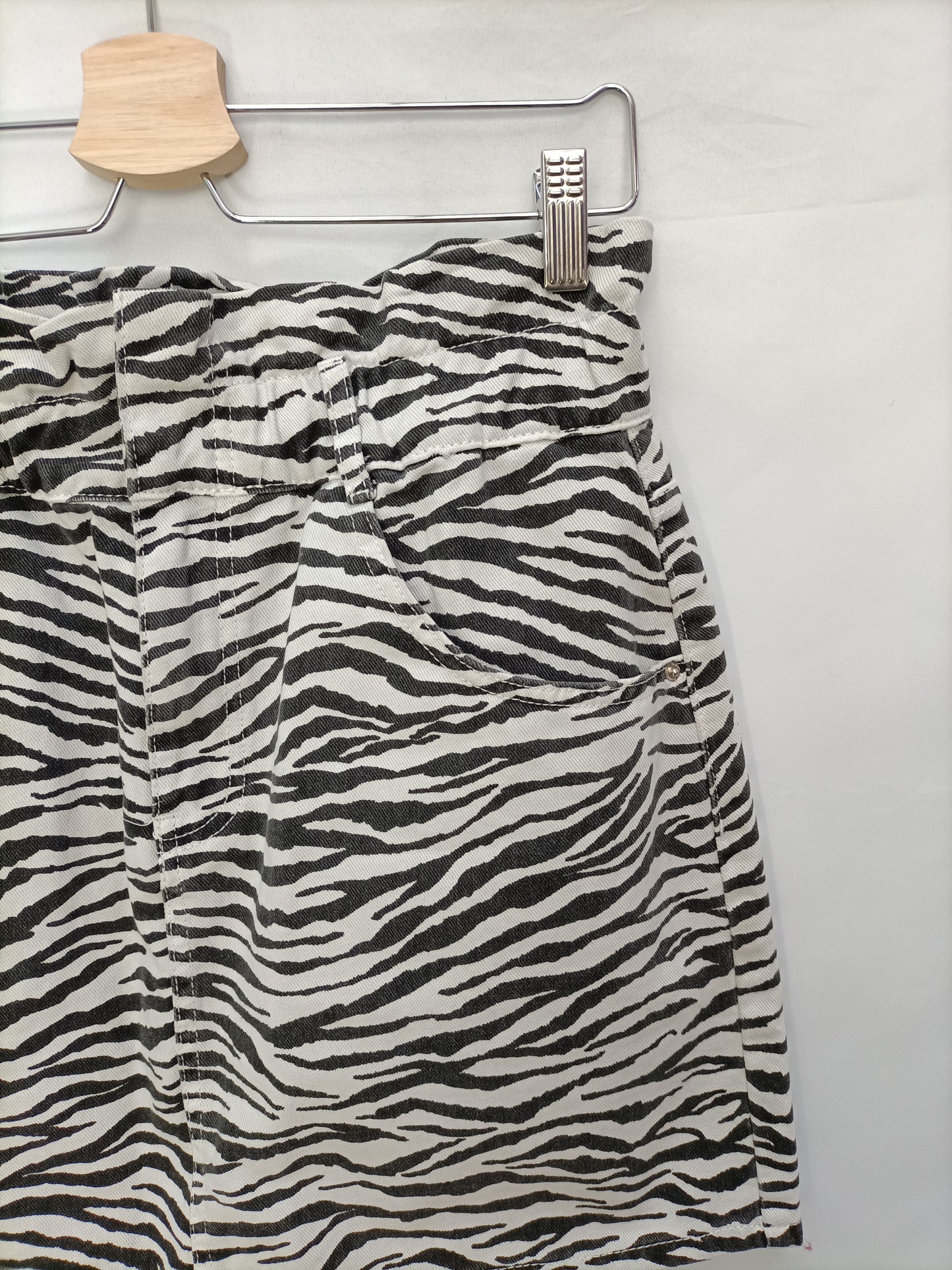 ZARA. Falda denim cebra T.l