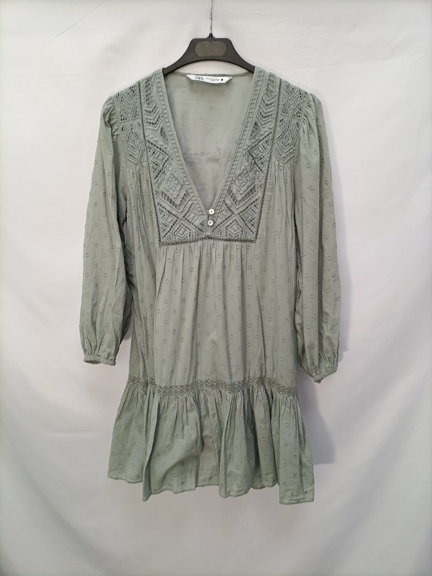 ZARA. Vestido verde plumeti T.xs