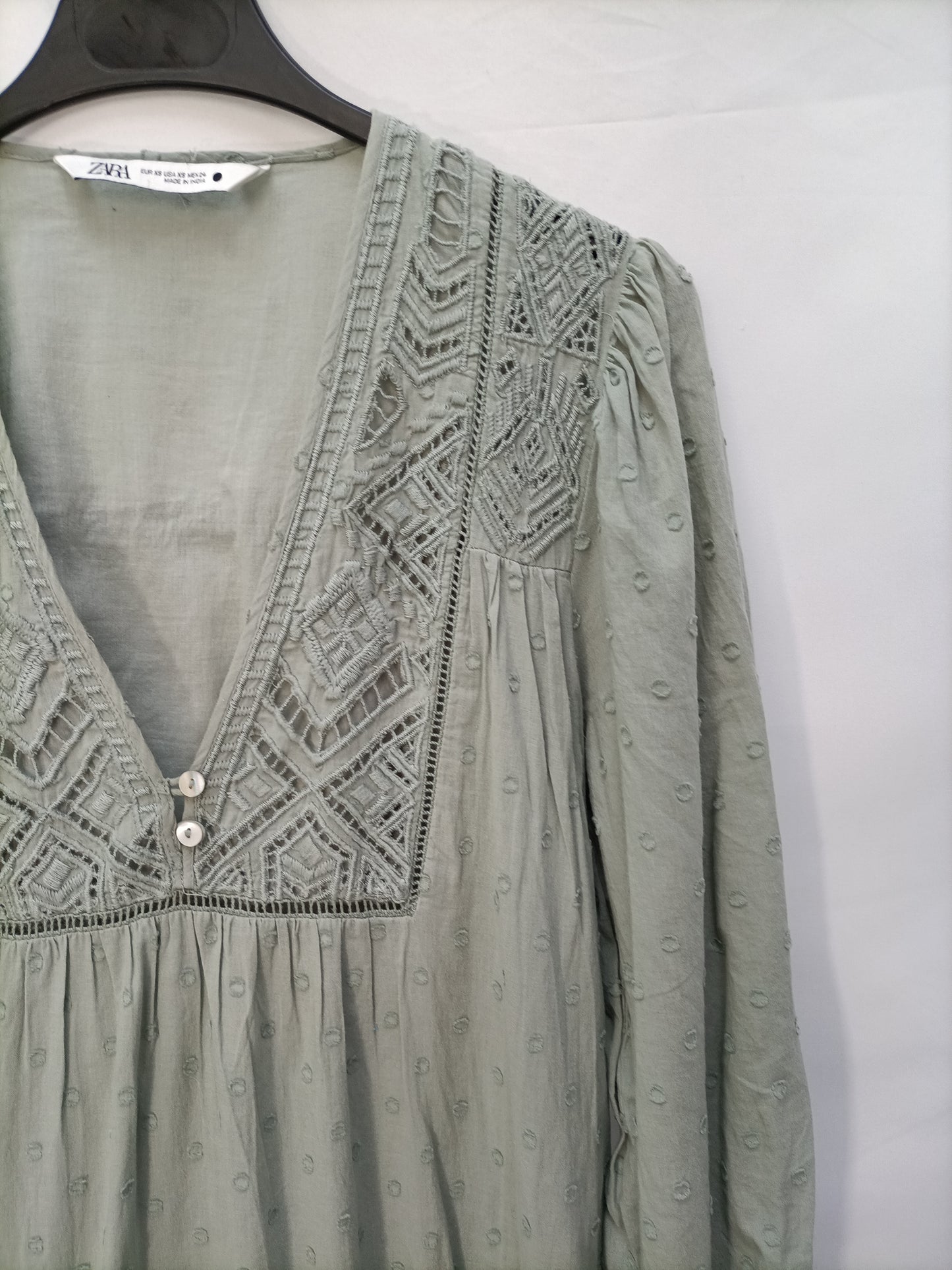 ZARA. Vestido verde plumeti T.xs
