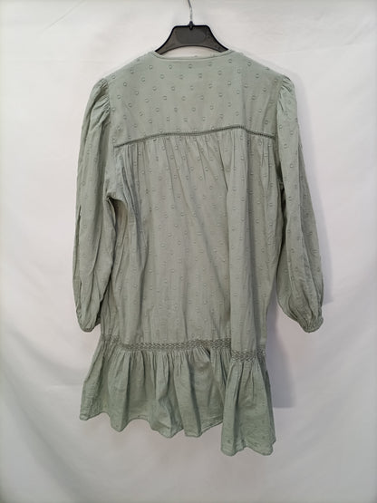 ZARA. Vestido verde plumeti T.xs