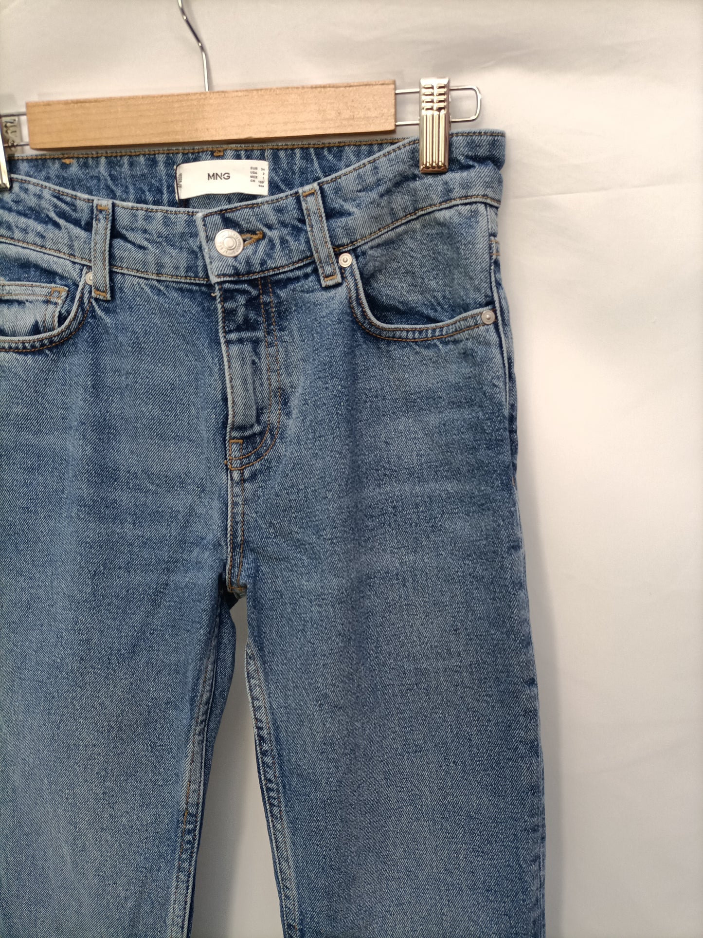 Mango. Pantalón vaquero apertura T.34