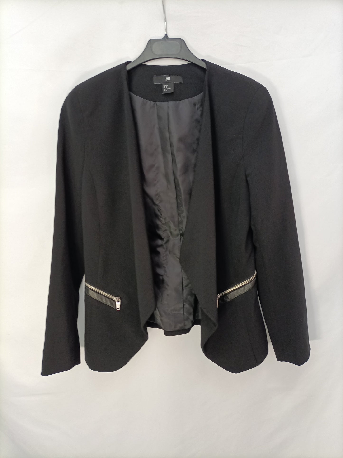 H&M. Blazer negrs cremalleras T.38