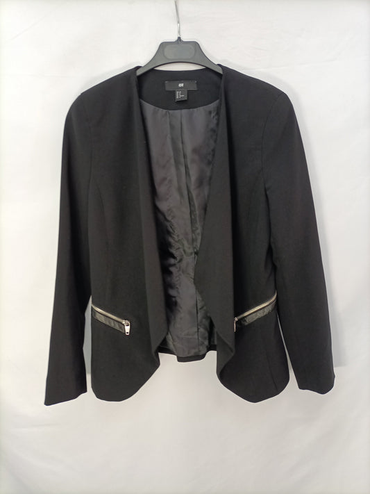 H&M. Blazer negrs cremalleras T.38