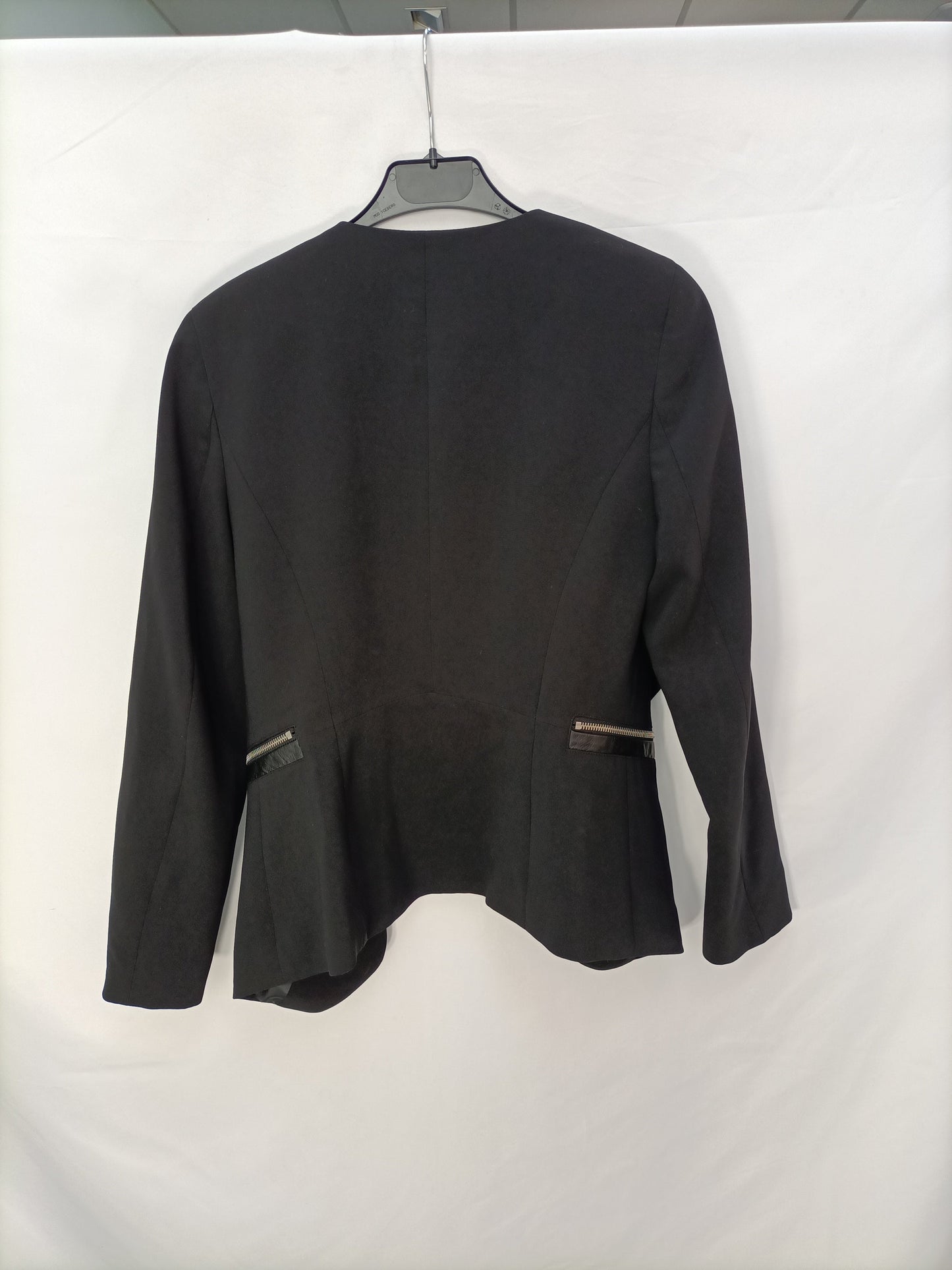 H&M. Blazer negrs cremalleras T.38