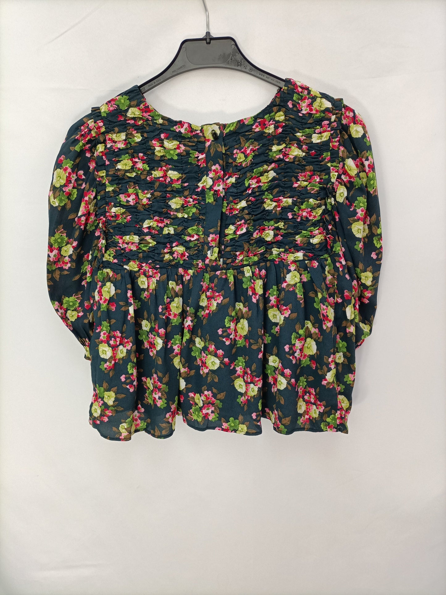 ZARA. Blusa flores fruncida T.m