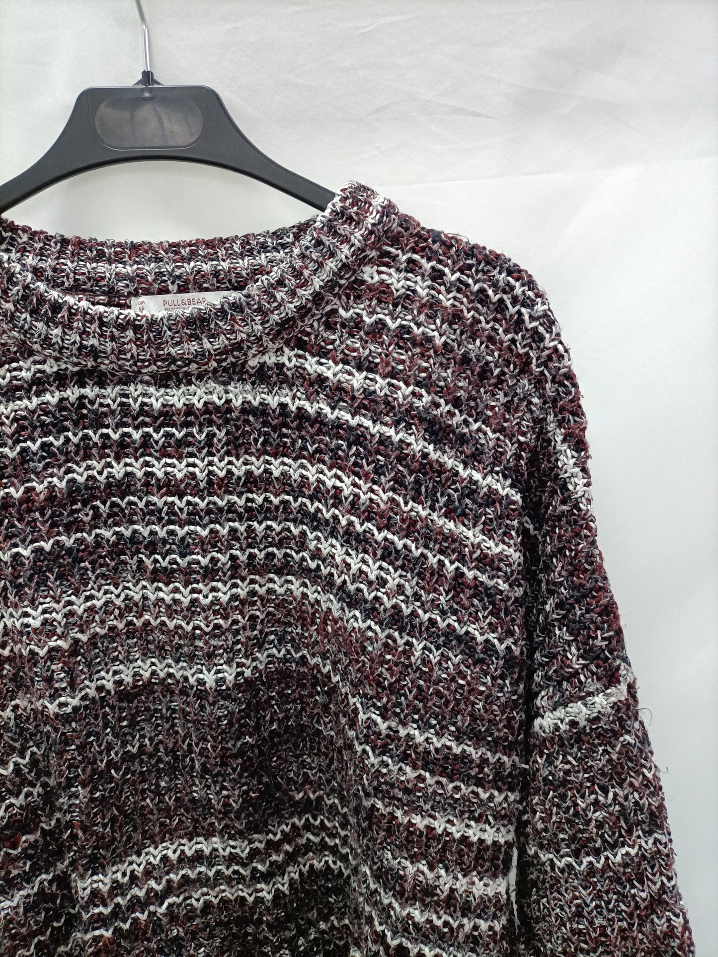 PULL&BEAR. Jersey burdeos jaspeado T.m