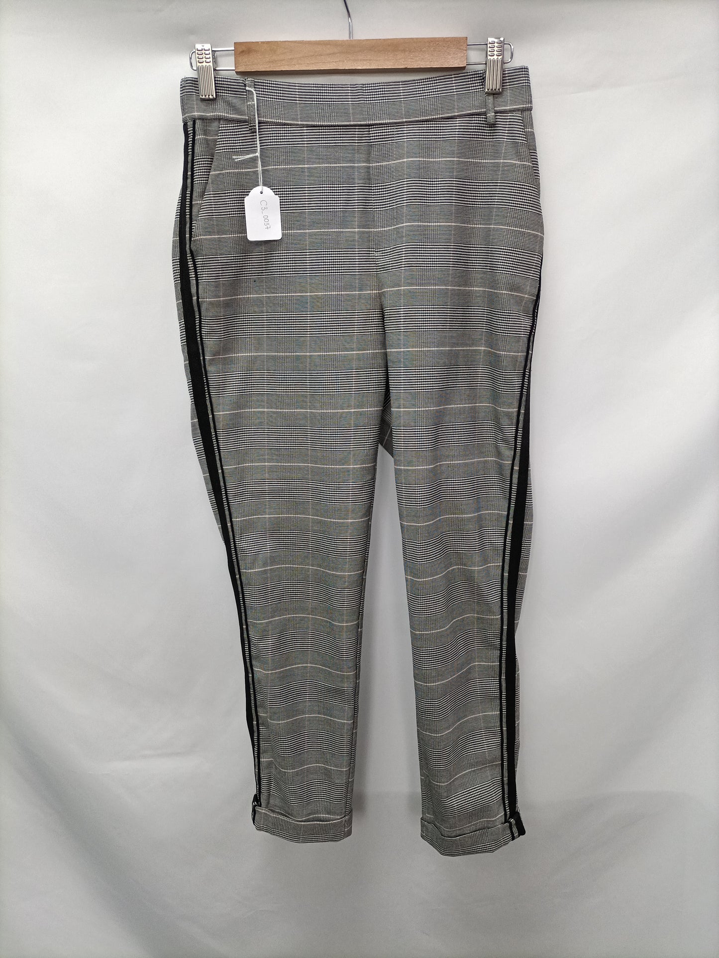 ZARA. Pantalón cuadros