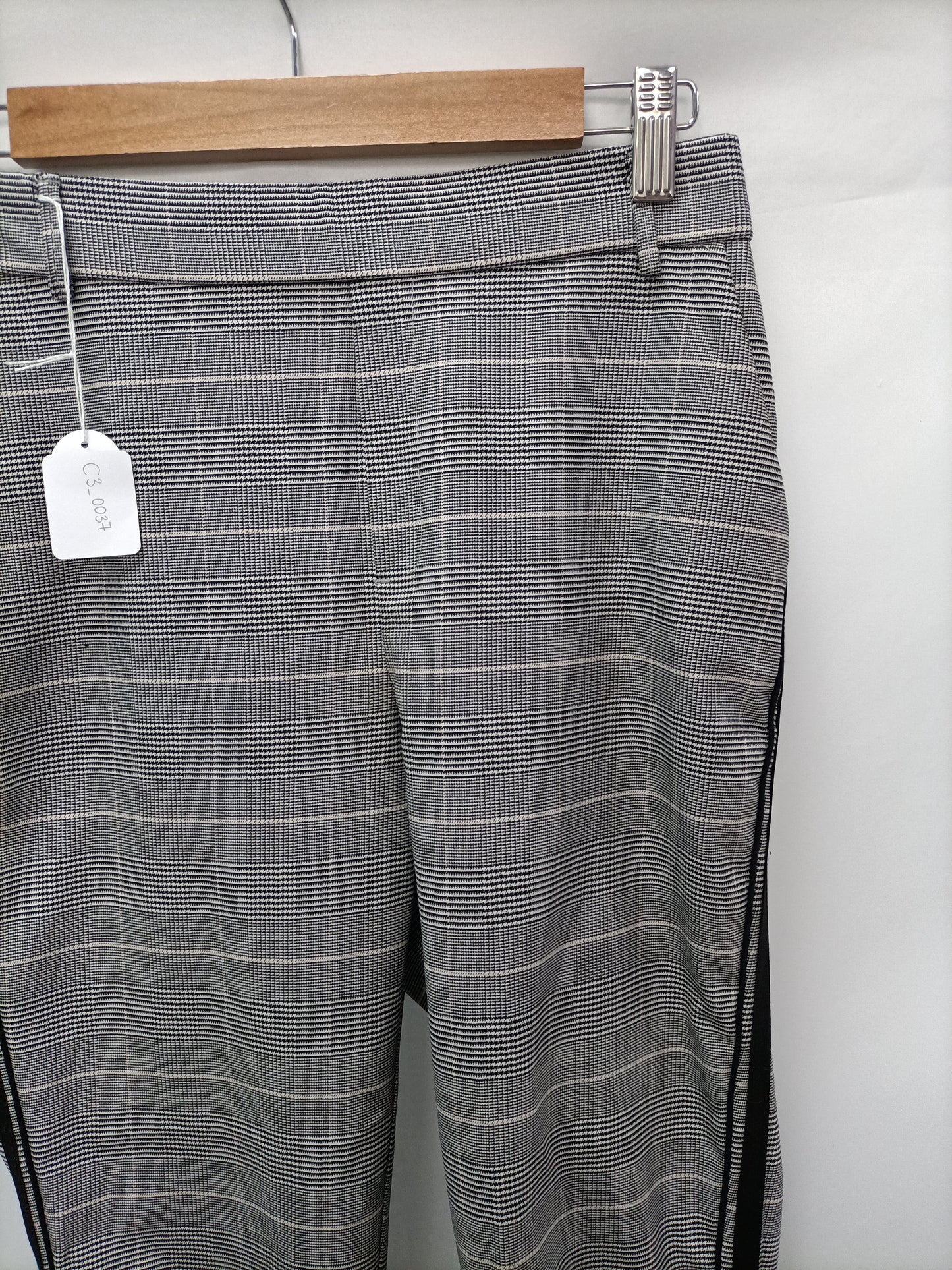 ZARA. Pantalón cuadros