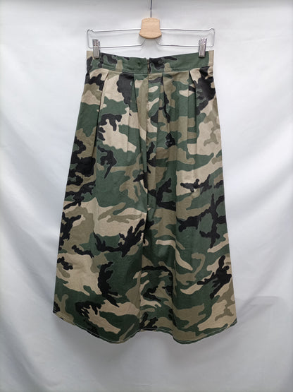 UP TO THE CAP. TM camouflage midi skirt