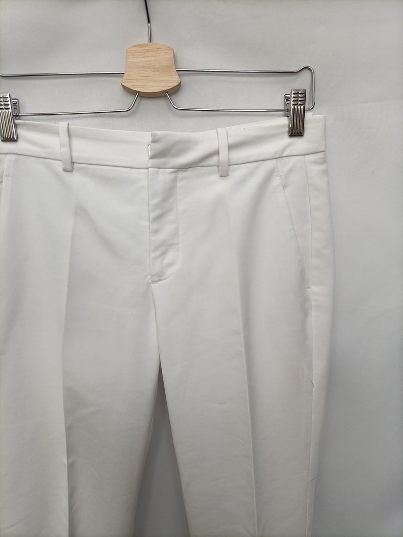 ZARA. Pantalón chino blancoT.34