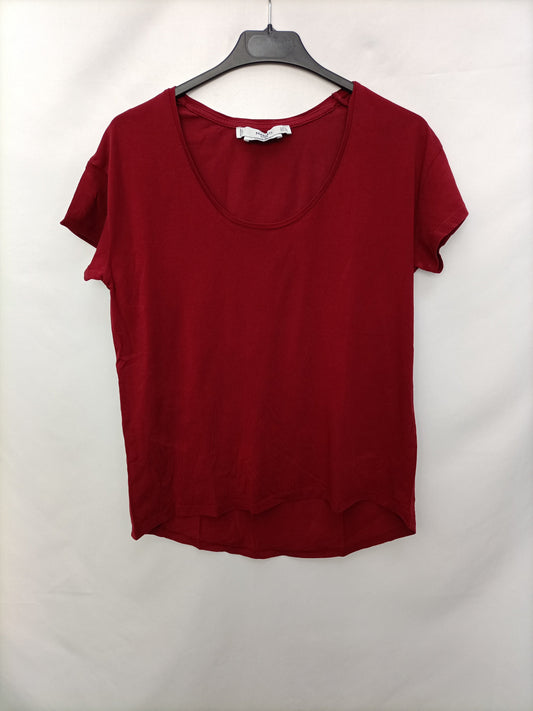 MANGO. Camiseta burdeos  T.s