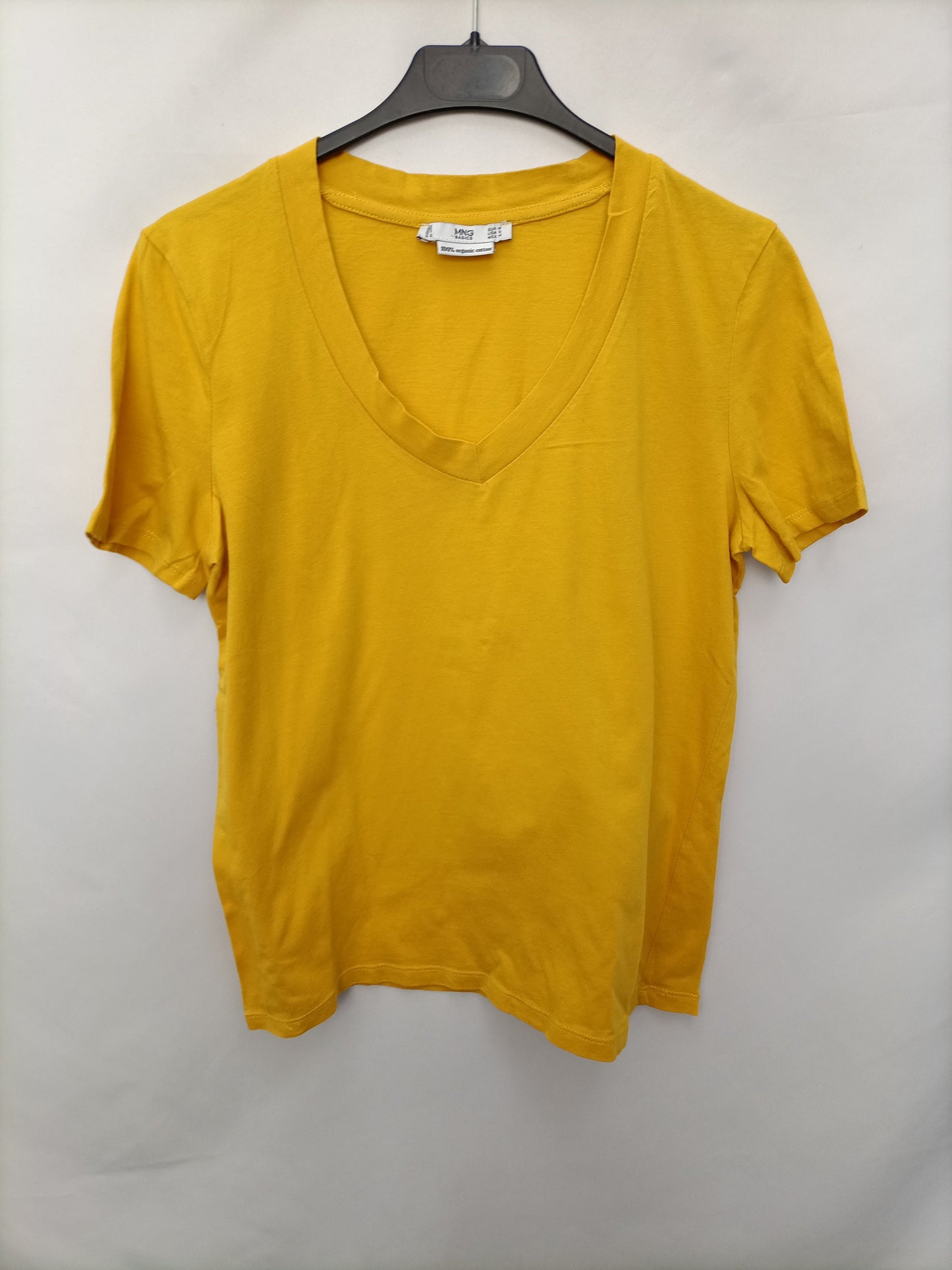 MANGO. Camiseta mostaza  T.s