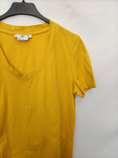 MANGO. Camiseta mostaza  T.s