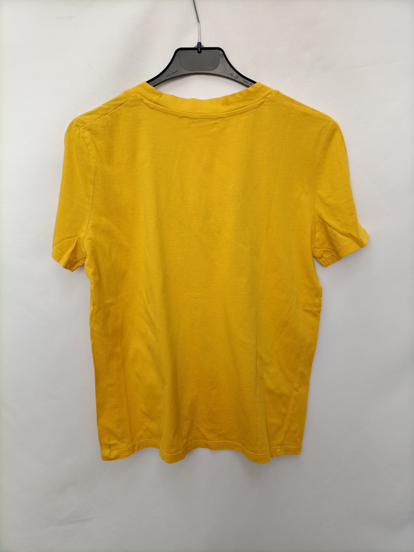 MANGO. Camiseta mostaza  T.s