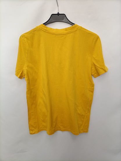 MANGO. Camiseta mostaza  T.s