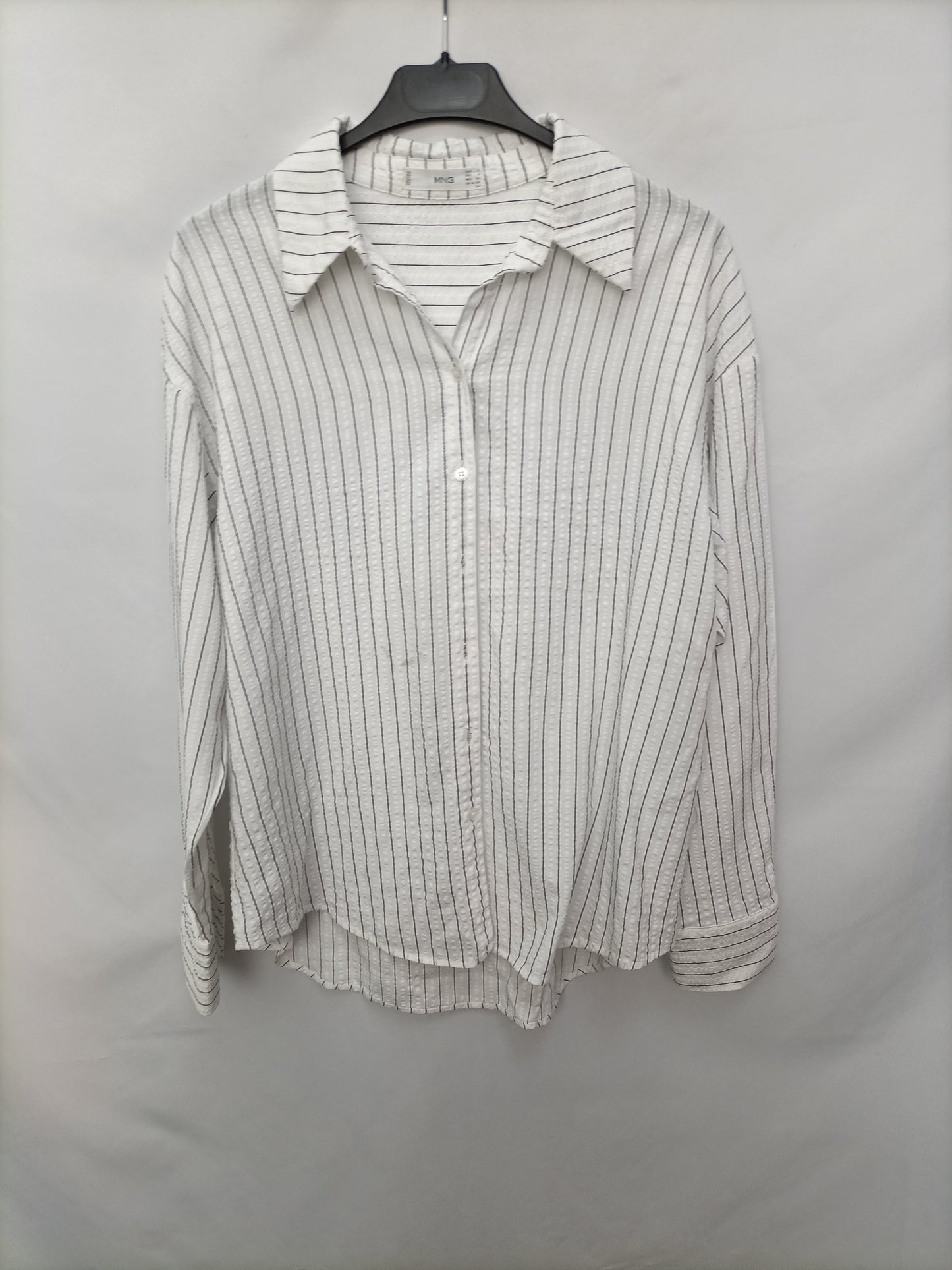 MANGO. Camisa blanca rayas T.s
