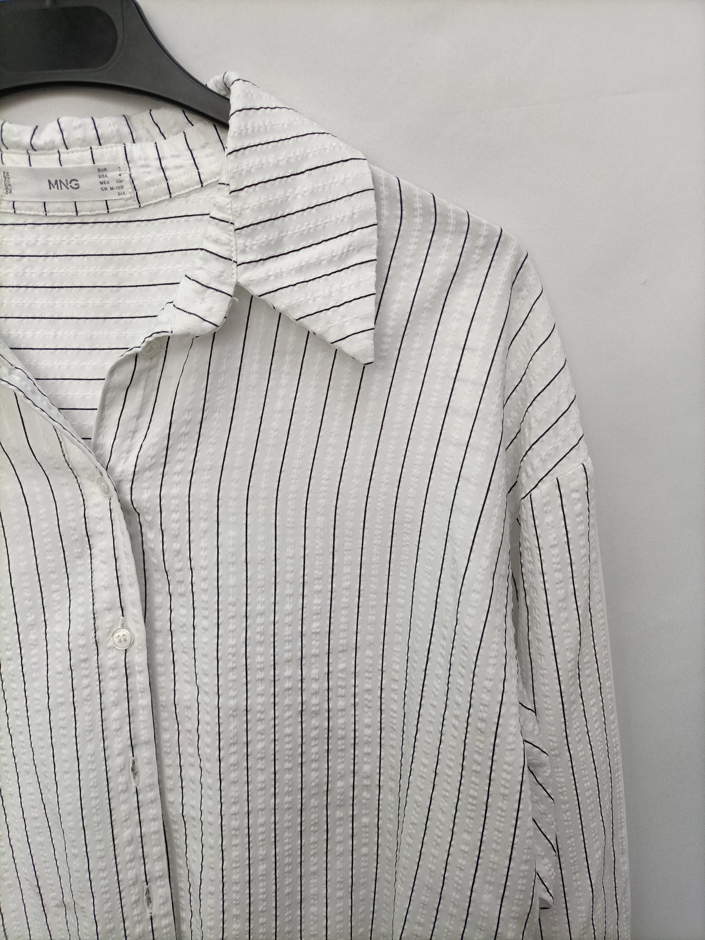 MANGO. Camisa blanca rayas T.s