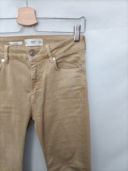 MANGO. Pantalón camel T.36