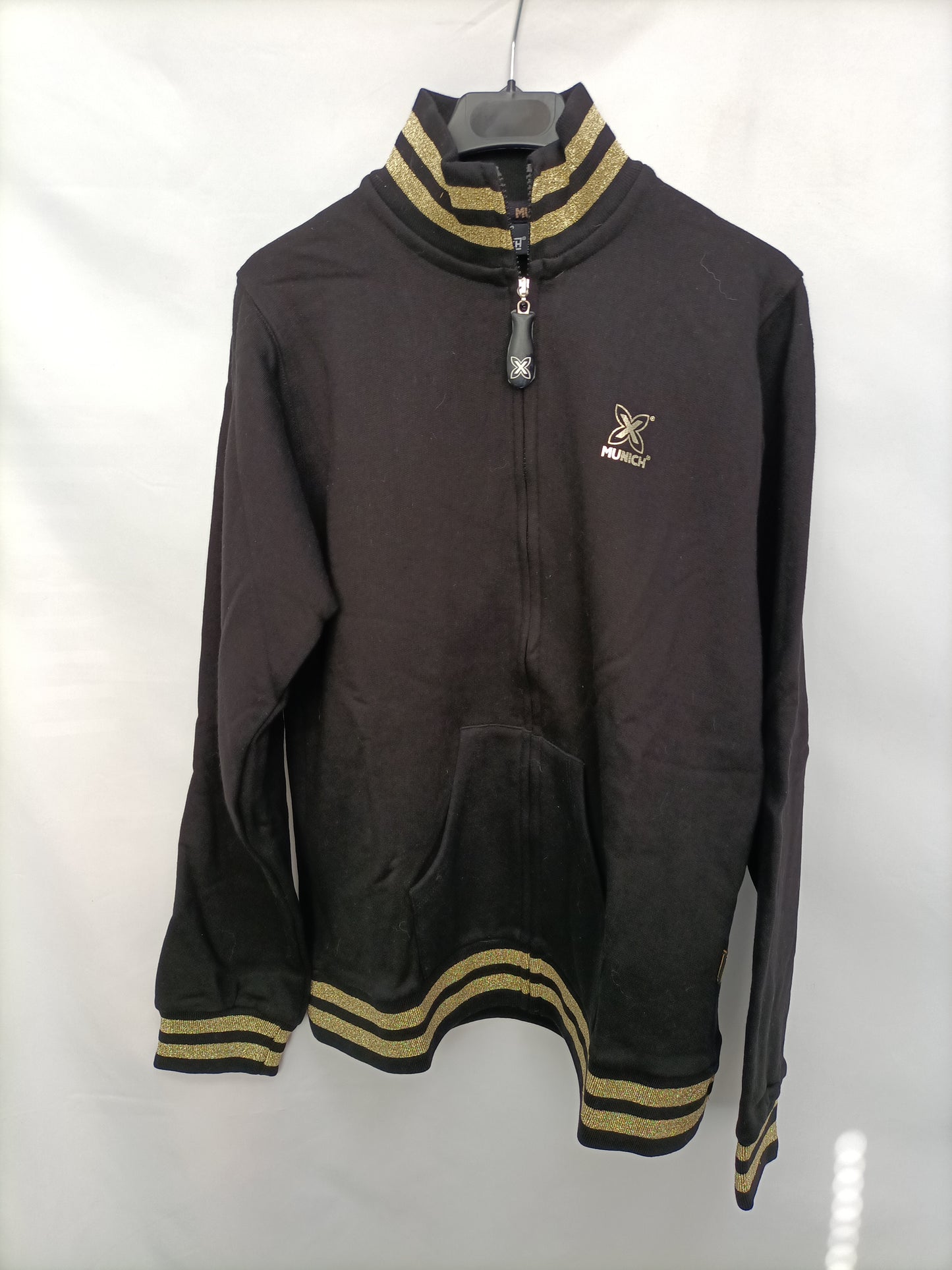MUNICH. Black zip-up sweatshirt (M)