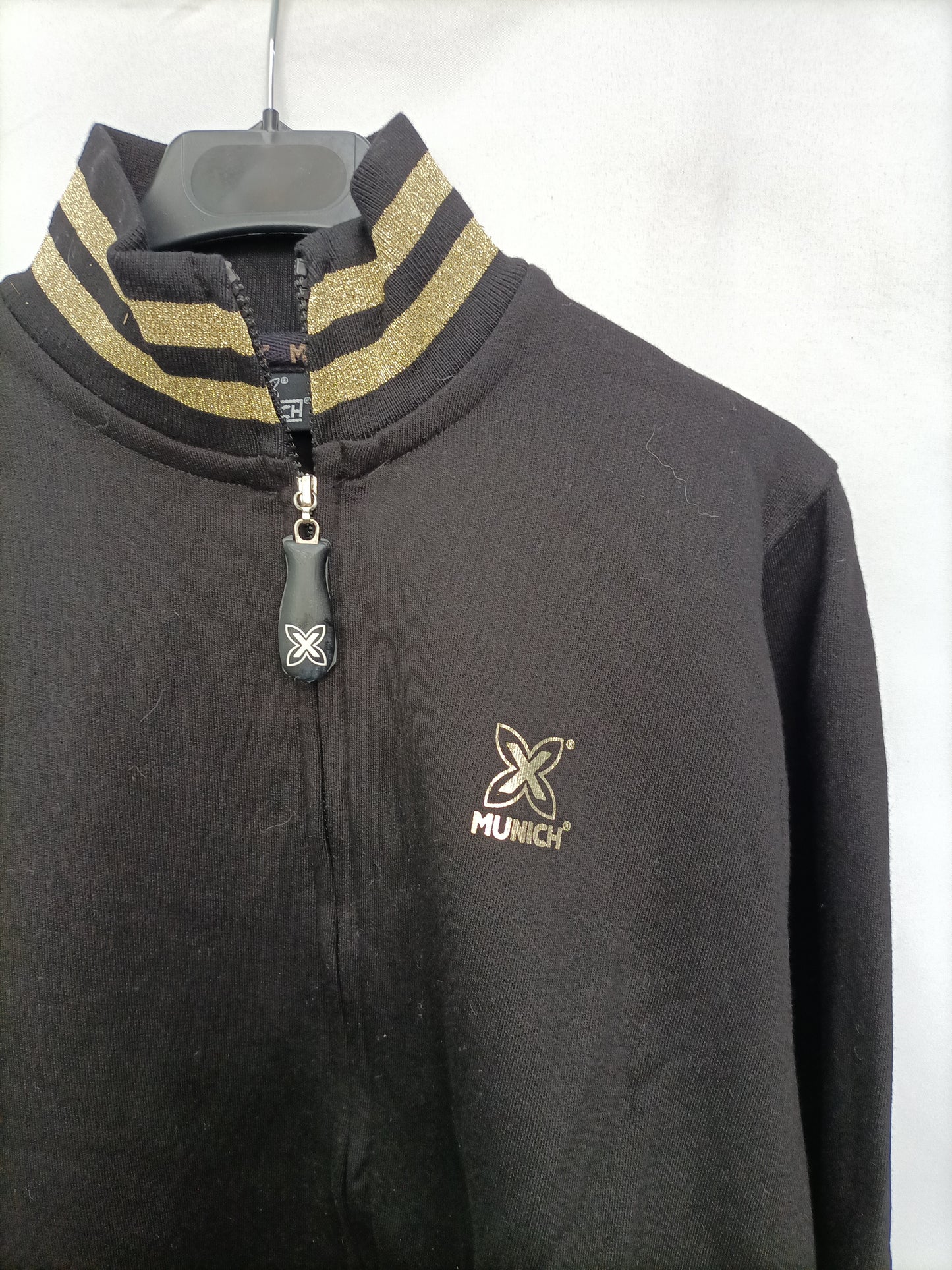 MUNICH. Black zip-up sweatshirt (M)