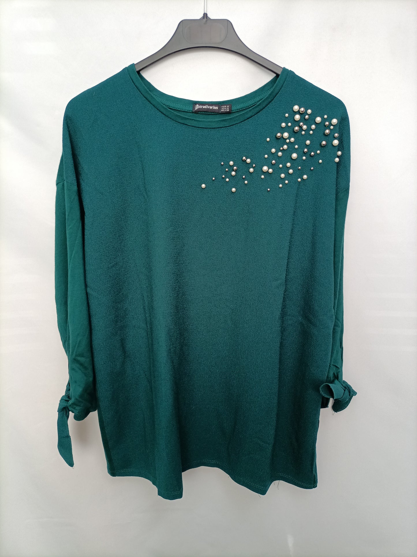 STRADIVARIUS. Camiseta verde perlas T.m