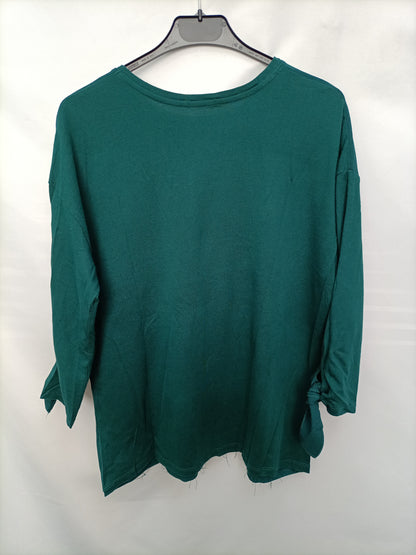 STRADIVARIUS. Camiseta verde perlas T.m