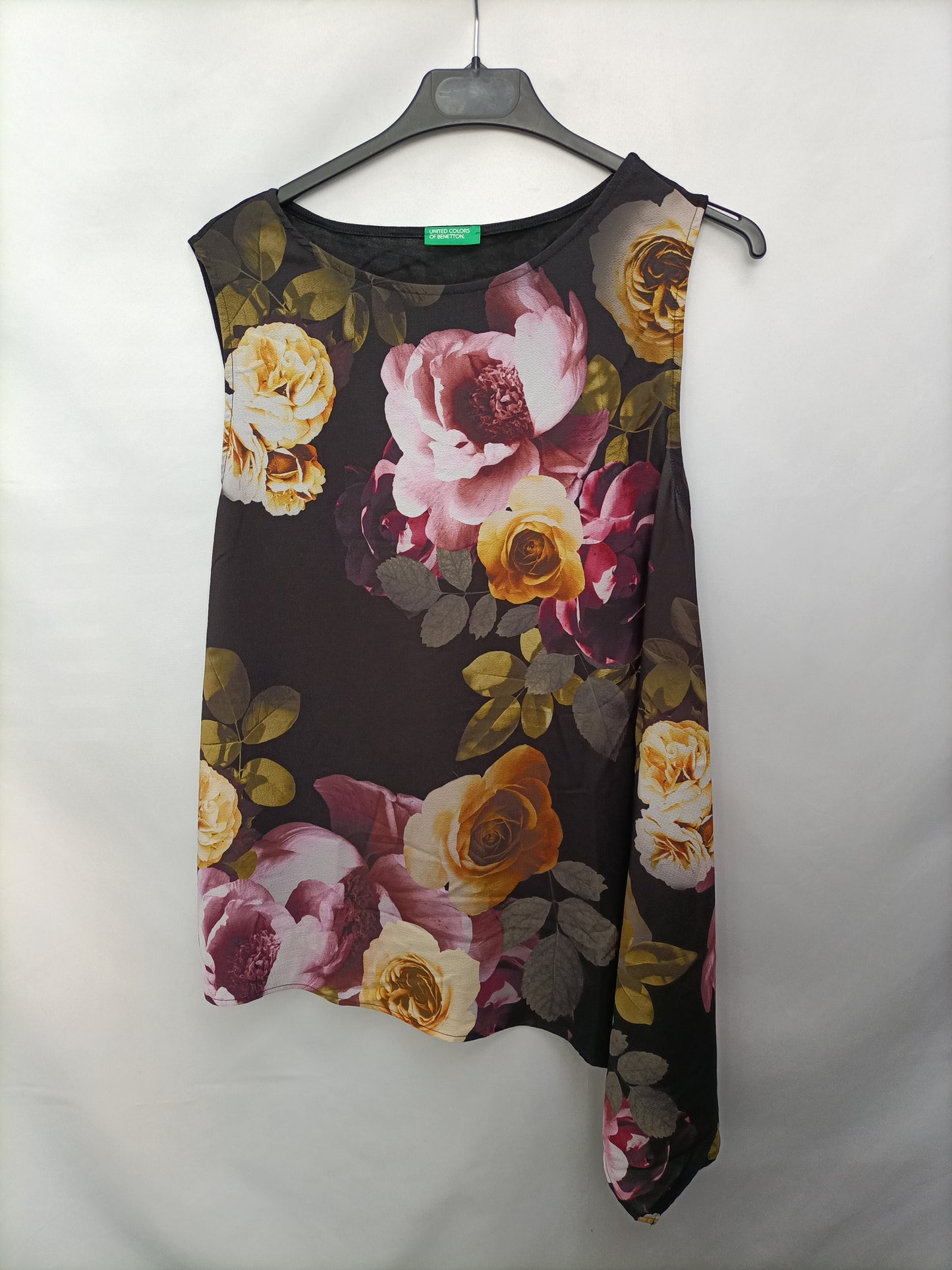 BENETTON. Top flores doble textura T.m/l