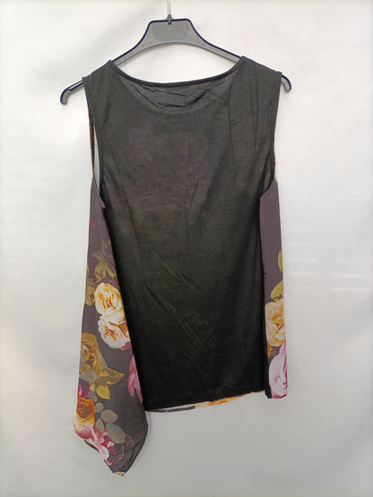 BENETTON. Top flores doble textura T.m/l
