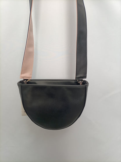 MUS&BOMBON. Bolso negro ovalado