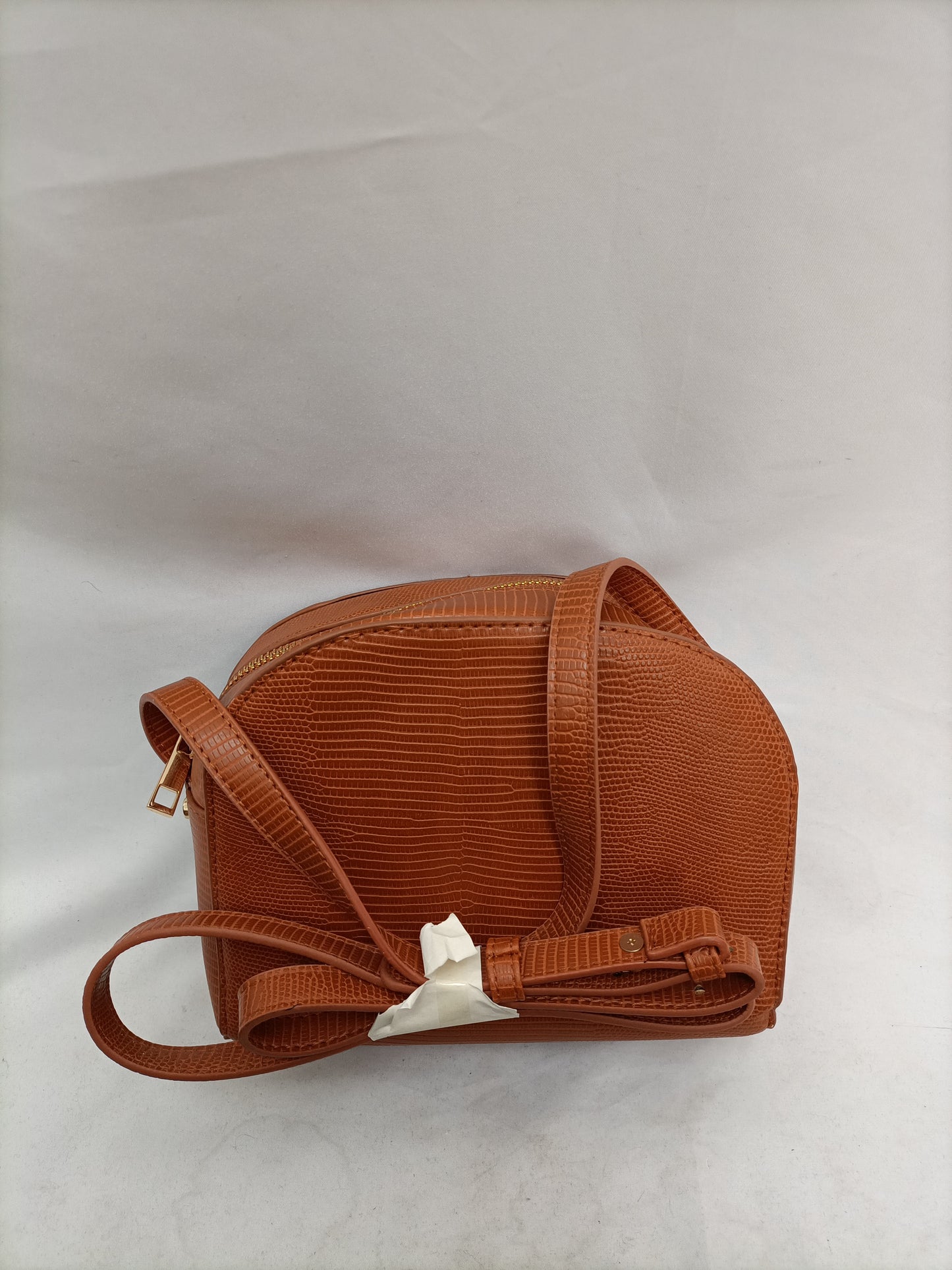INEXTENSO. Camel snake bag