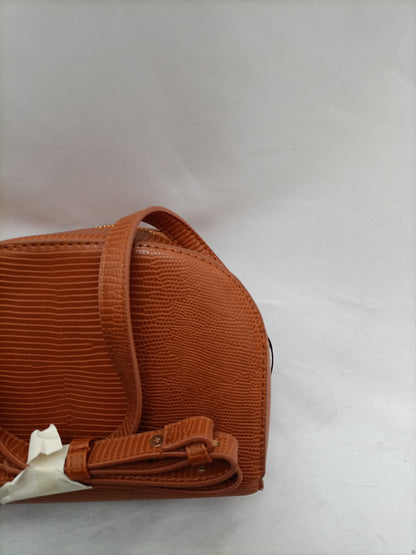 INEXTENSO. Camel snake bag