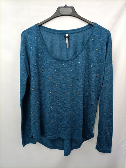 STRADIVARIUS. Camiseta azul estrellas T.s